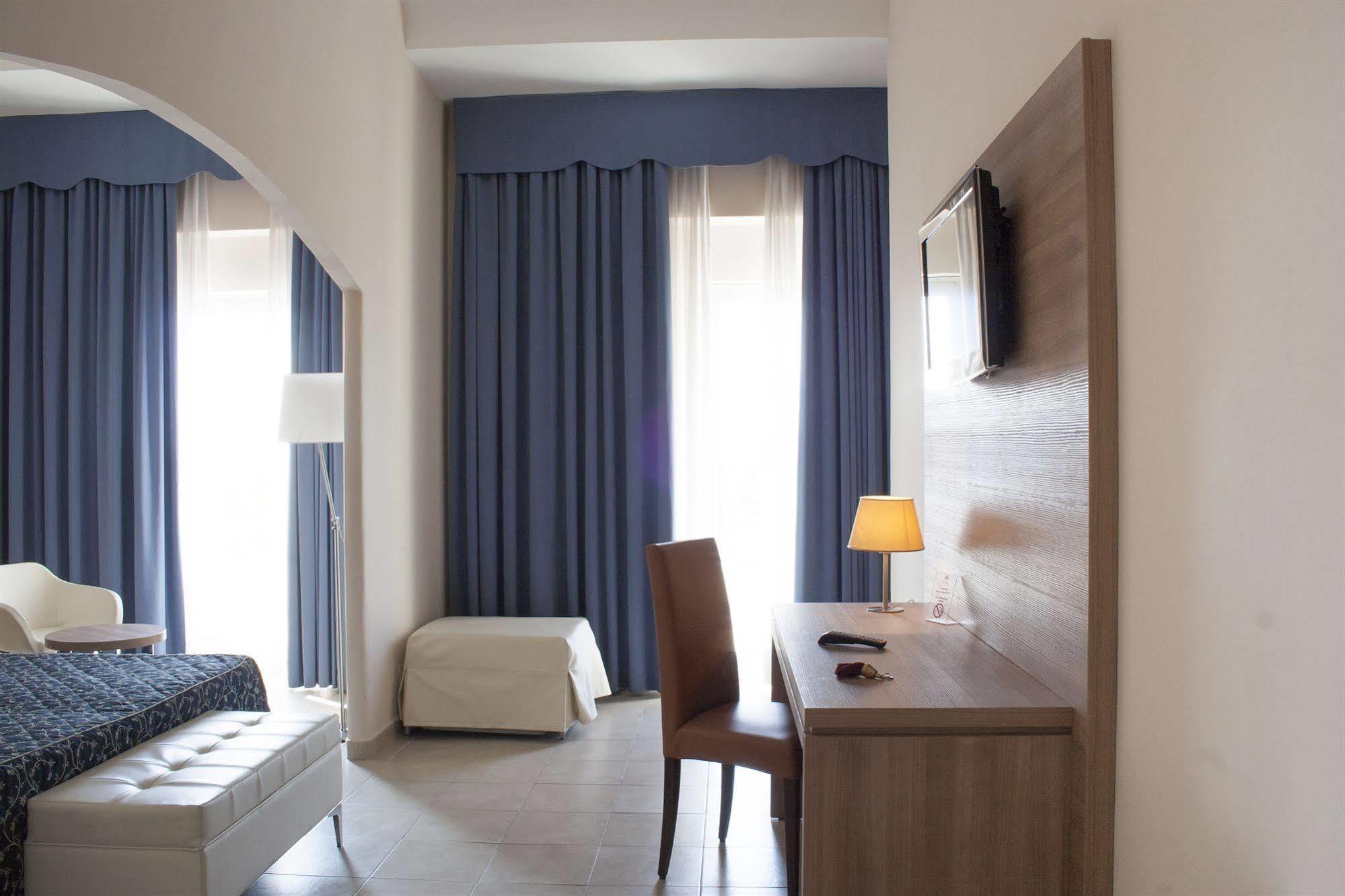 Hotel Mediterraneo شيفيتافيكْيا المظهر الخارجي الصورة
